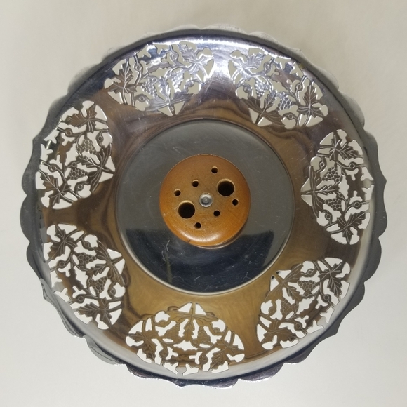 Krome Kraft Nut Dish Set Wood Center Metal Chrome Reticulated Grape Vine Design - Picture 4 of 9